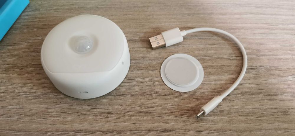 Lampa LED portabila Xiaomi Yeelight cu senzor miscare