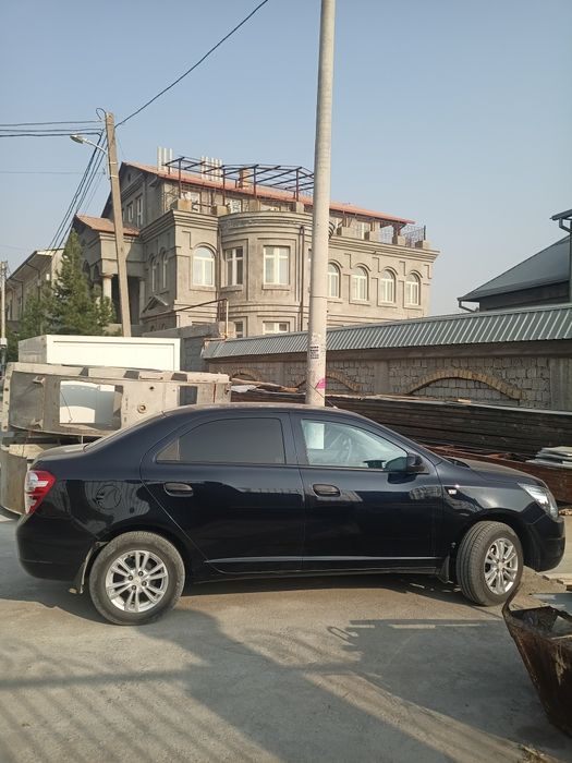 Cobalt moshinasi sotiladi