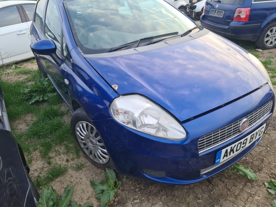 Dezmembrez Fiat Punto 1.2i 1.4i piese