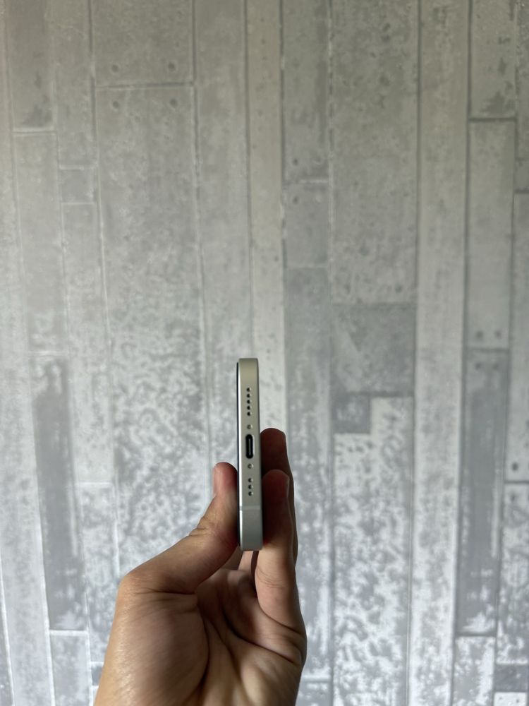iPhone 16e! 128GB White Sim!