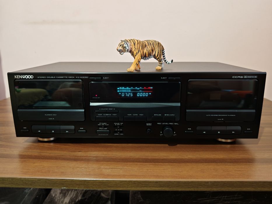 Kenwood KX-2050. Deck superb. Autoreverse. Estetică de raft. Preț fix.