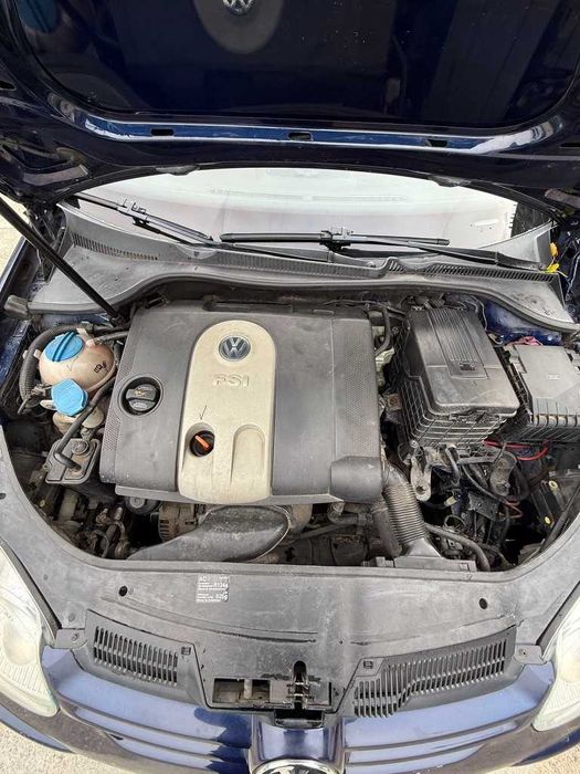 Volkswagen Golf 5 4 usi, 1.6 FSI, 115 cai 6+1 viteze