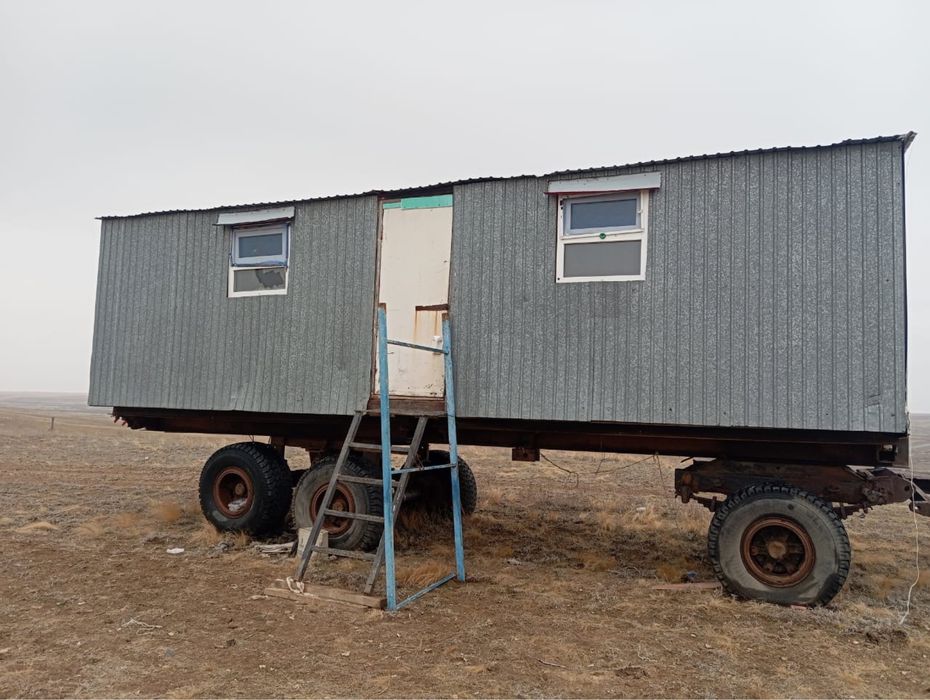 Продам вагончик на колесах(передвижной домик)