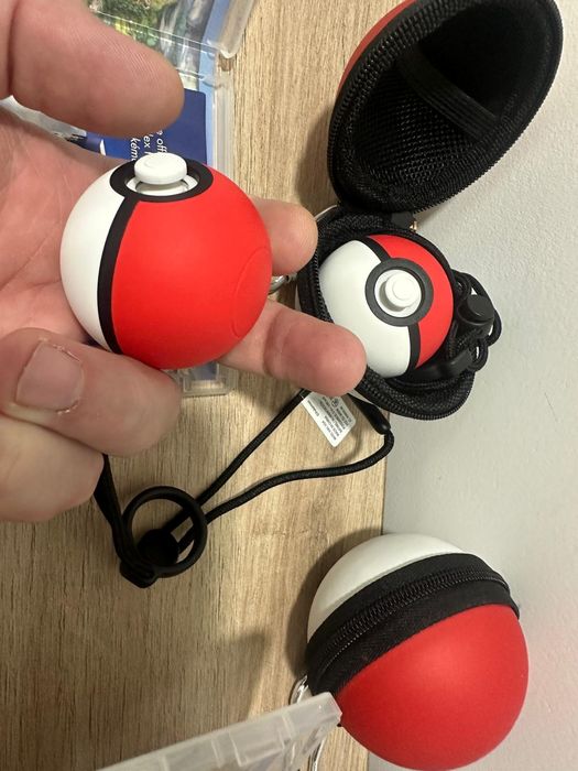 Pokemon Let's go eevee and let'go pikachu cu 2 mingi