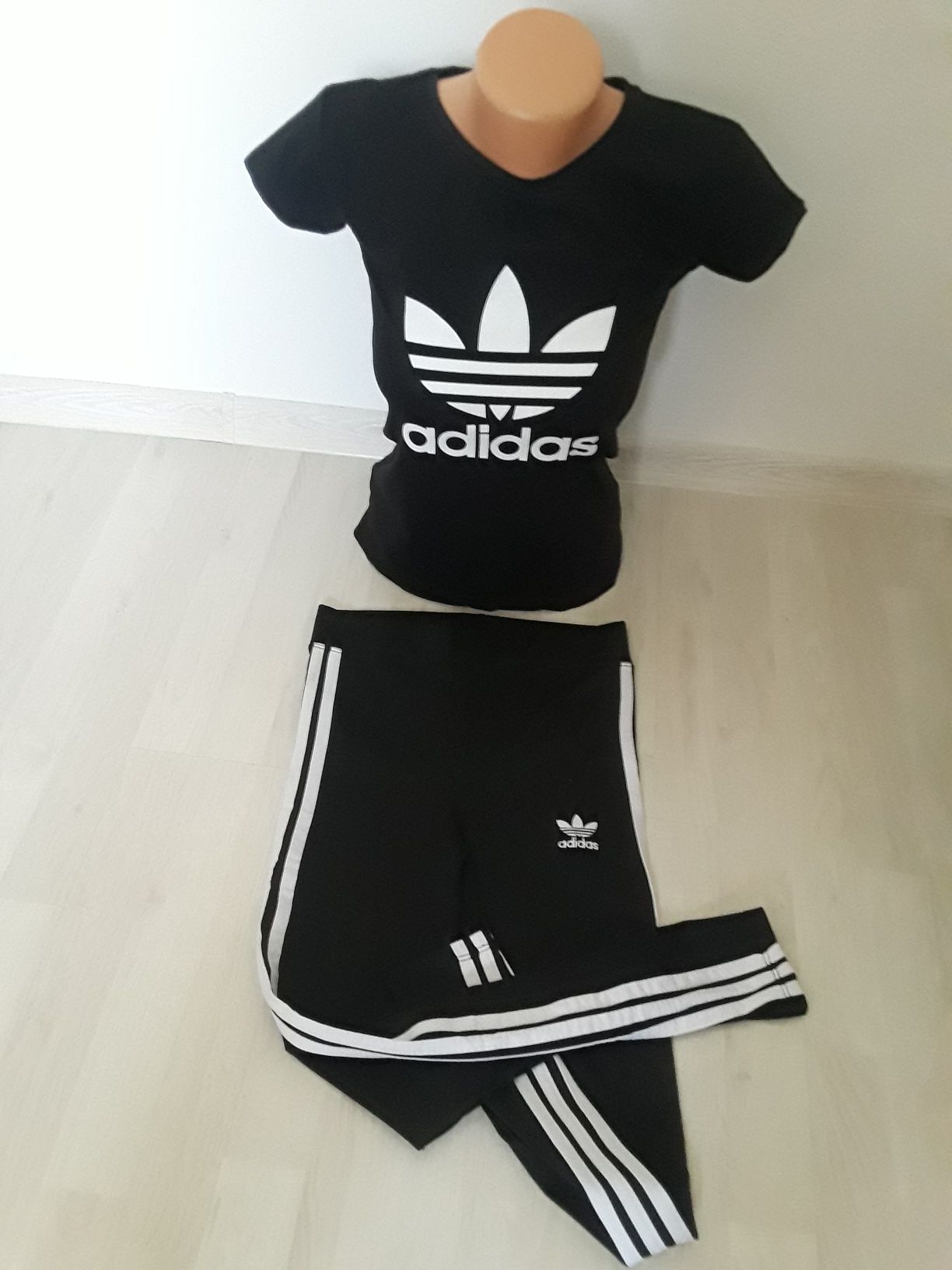 Compleu dama Adidas  .