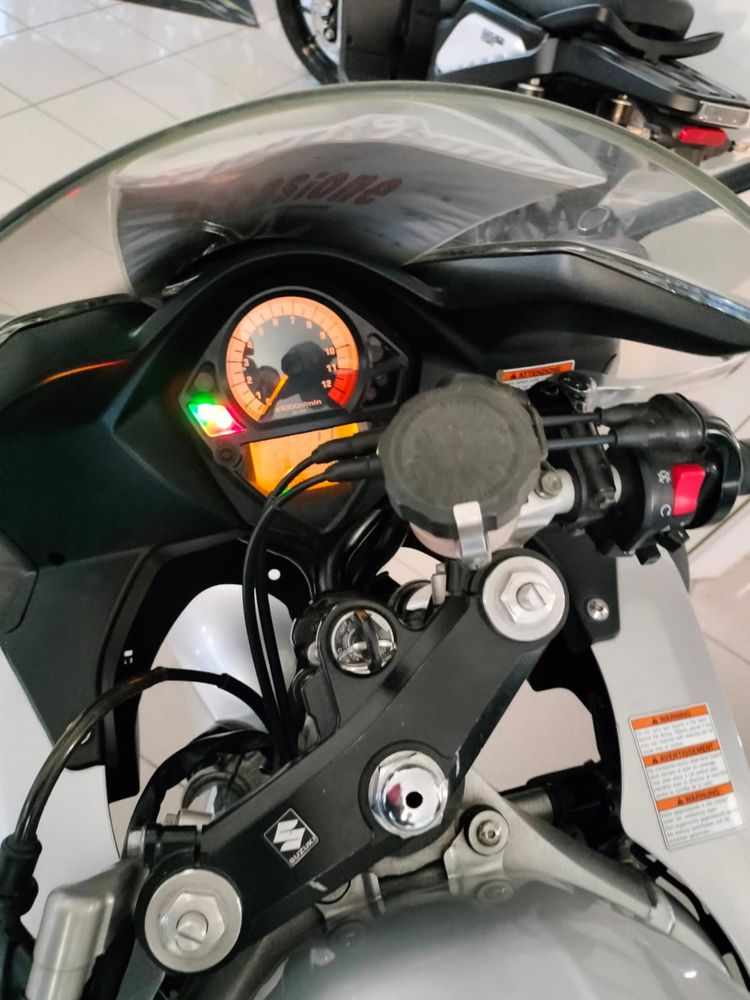 Zuzuki SV 650S (motocicleta sport)
