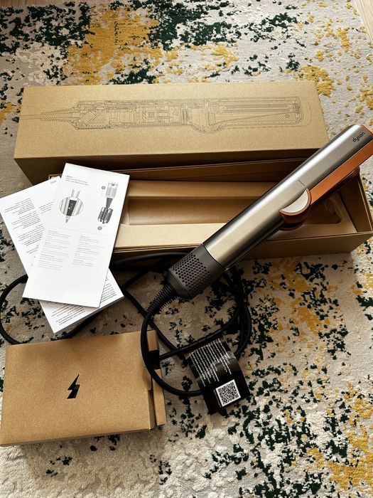 Aparat de indreptat parul Dyson Airstrait