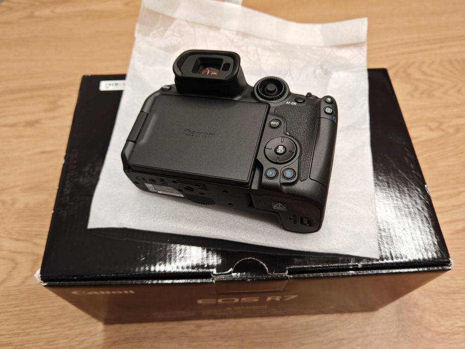 Aparat Foto Canon EOS R7 nou