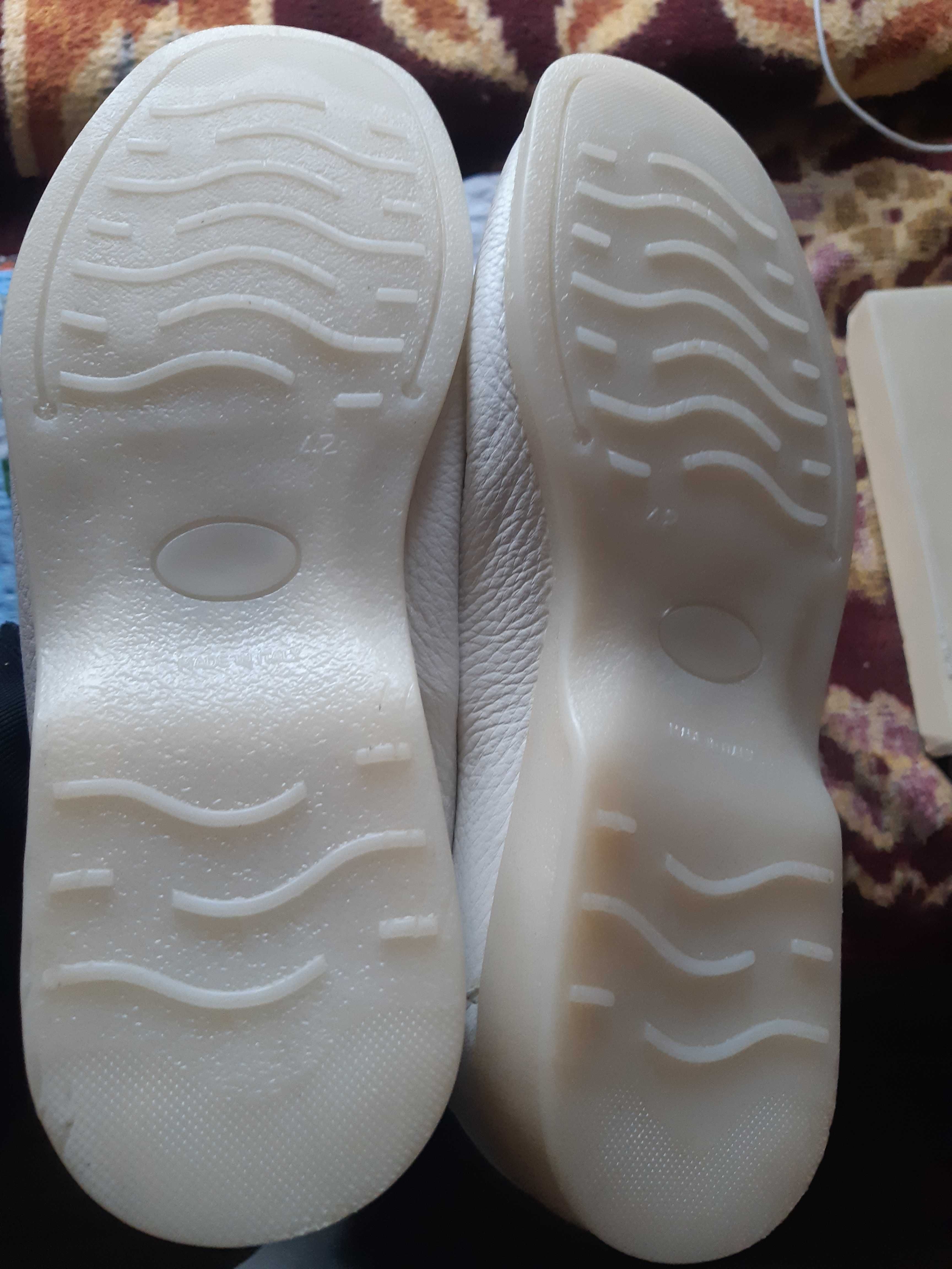 Pantofi-mocasini 42, made in Italy, piele, calitate si finete extra!!