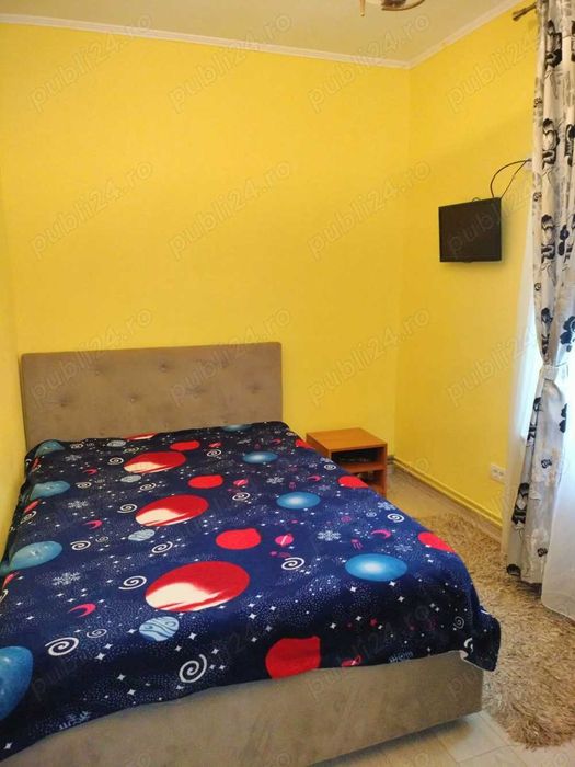 Proprietar vând apartament cu 3 camere la curte comună