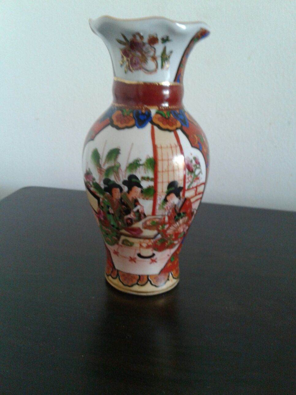 Patru vaze asiatice
