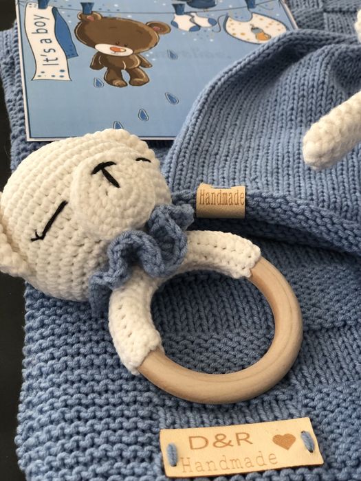 Подарък за бебе/ръчно плетен