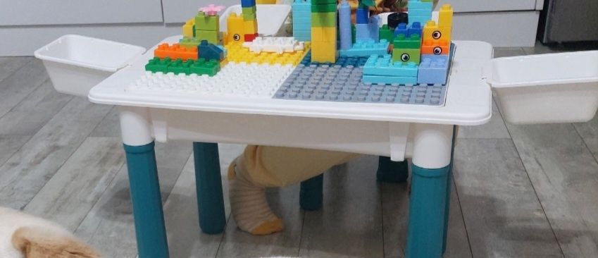 Маса с конструктор и столче