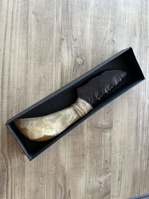 Обсидиан нож с дръжка от оникс