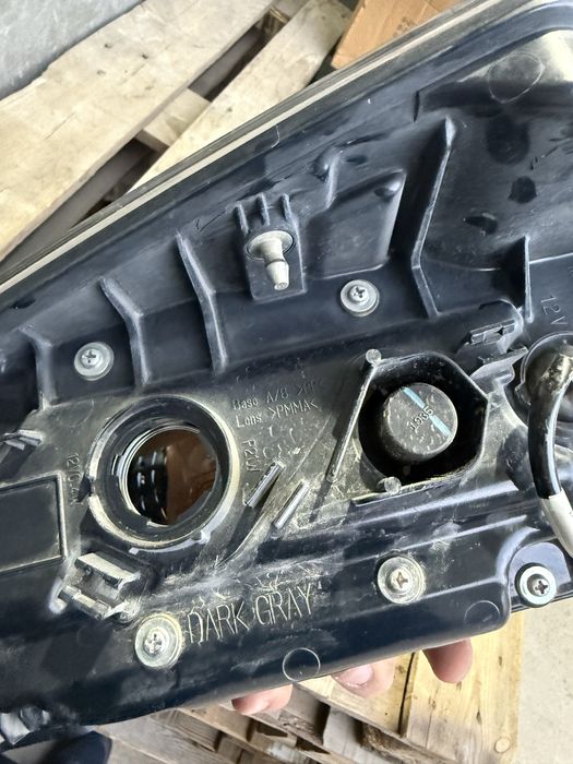 Фара isuzu D-max правая O'ng