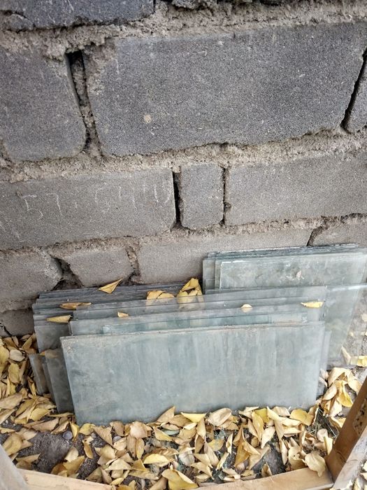 Oyna lar bor  steklo