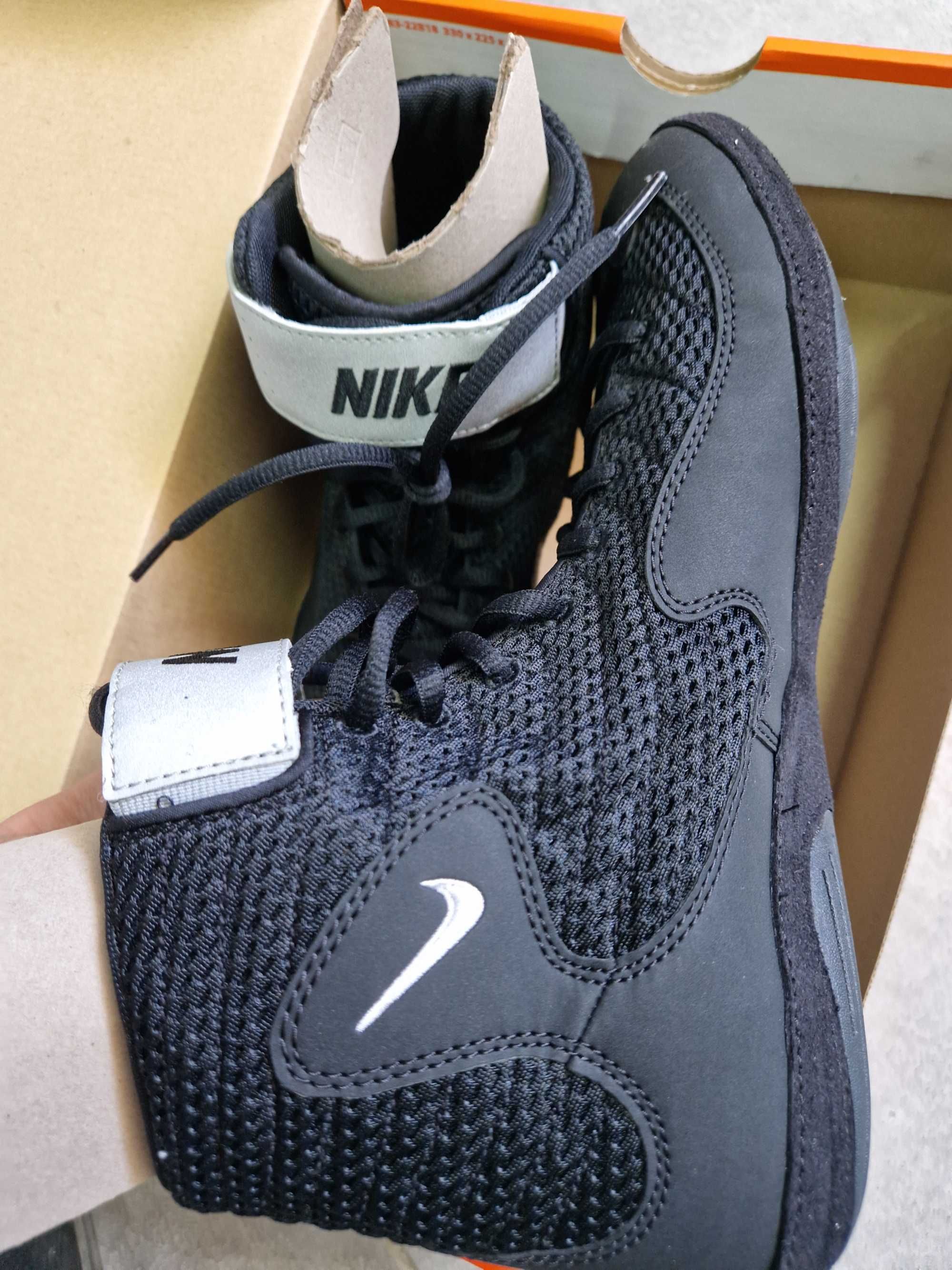 Обувки за борба Nike