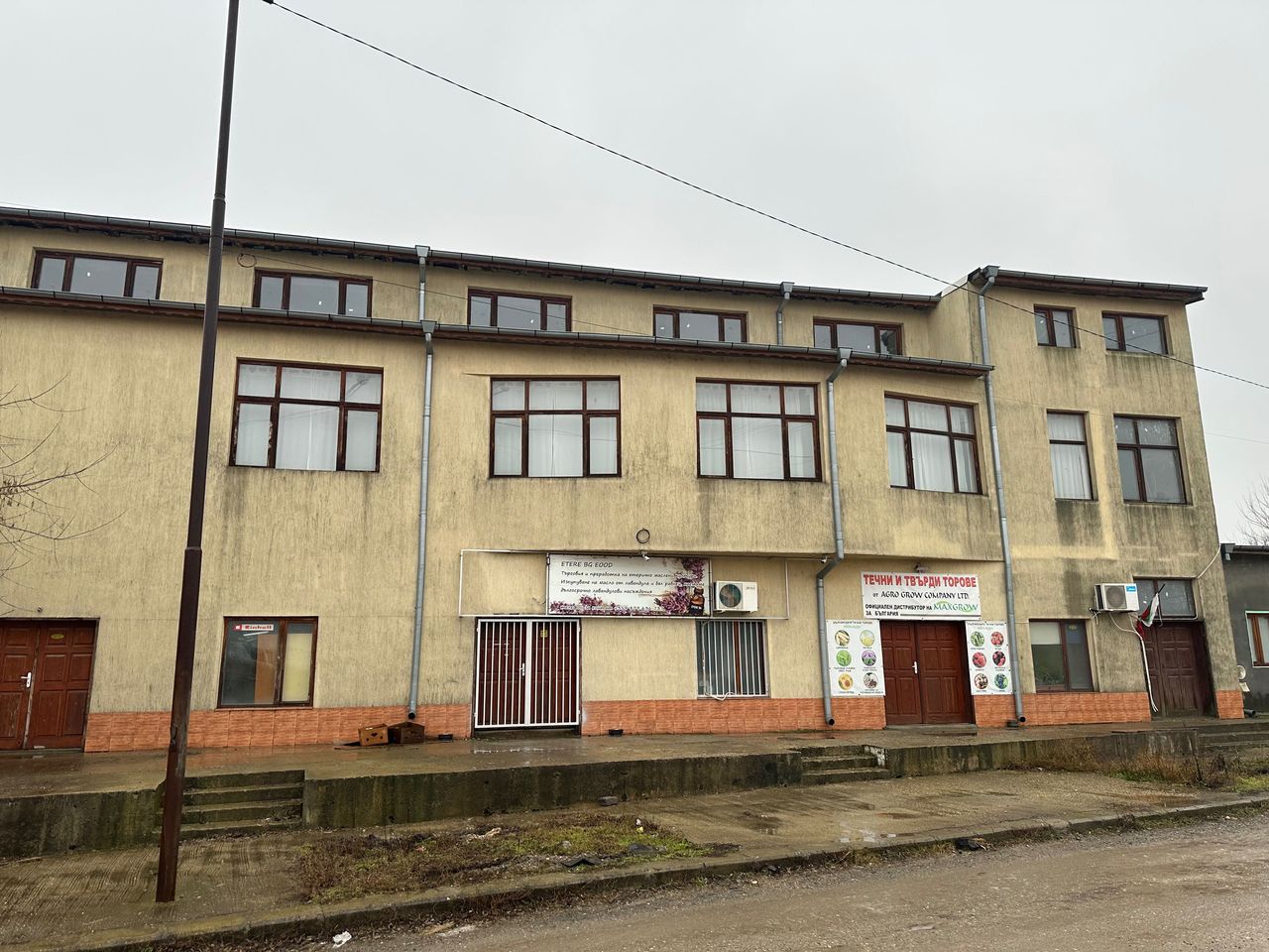 Продава се Магазин в Добрич, Център - 1300 кв.м за 416 €/кв.м - Снимка #2