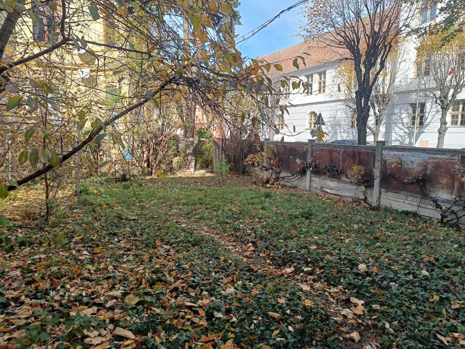 Persoana fizica vand apartament la casa  2 camere mari zona centrala