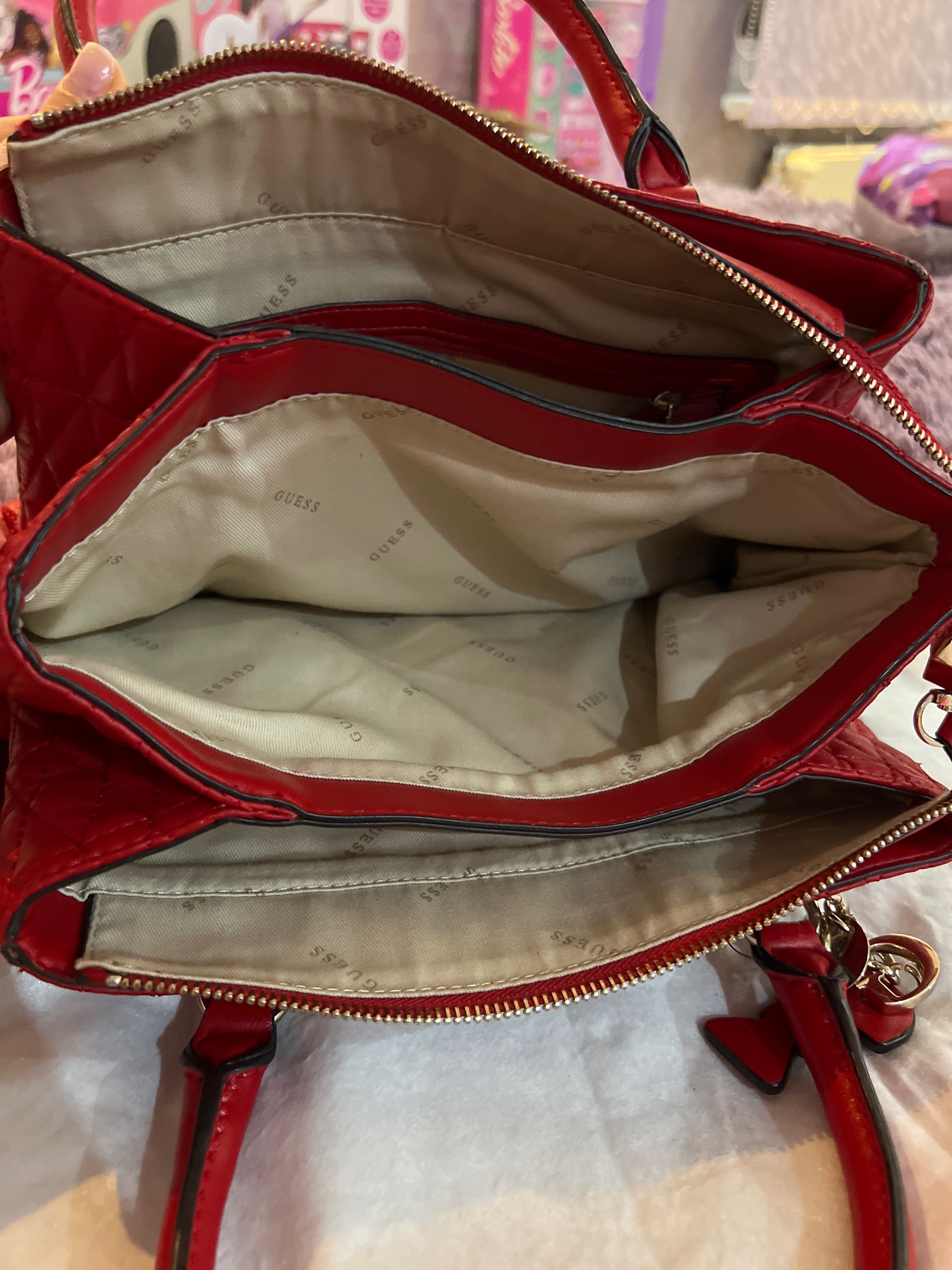 Дамска оригинална чанта Guess