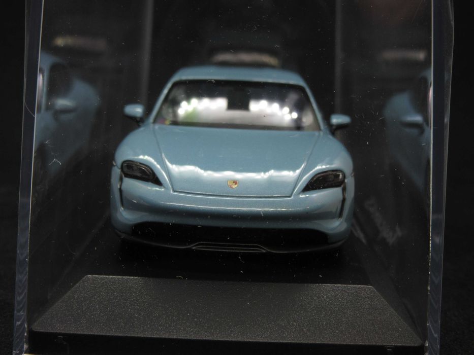 Macheta Porsche Taycan 4S Minichamps 1:43