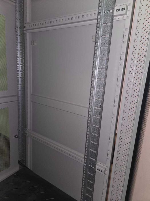 TOTEN Сървърен шкаф  600/800/2000 мм стоящ