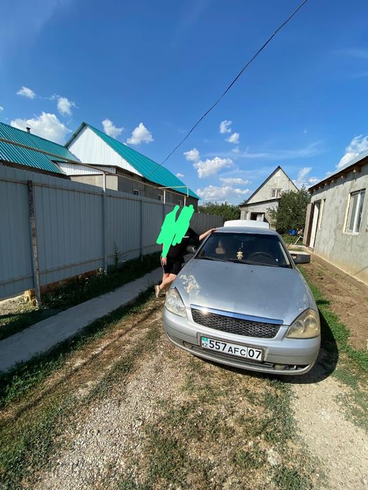 Продам Приору седан