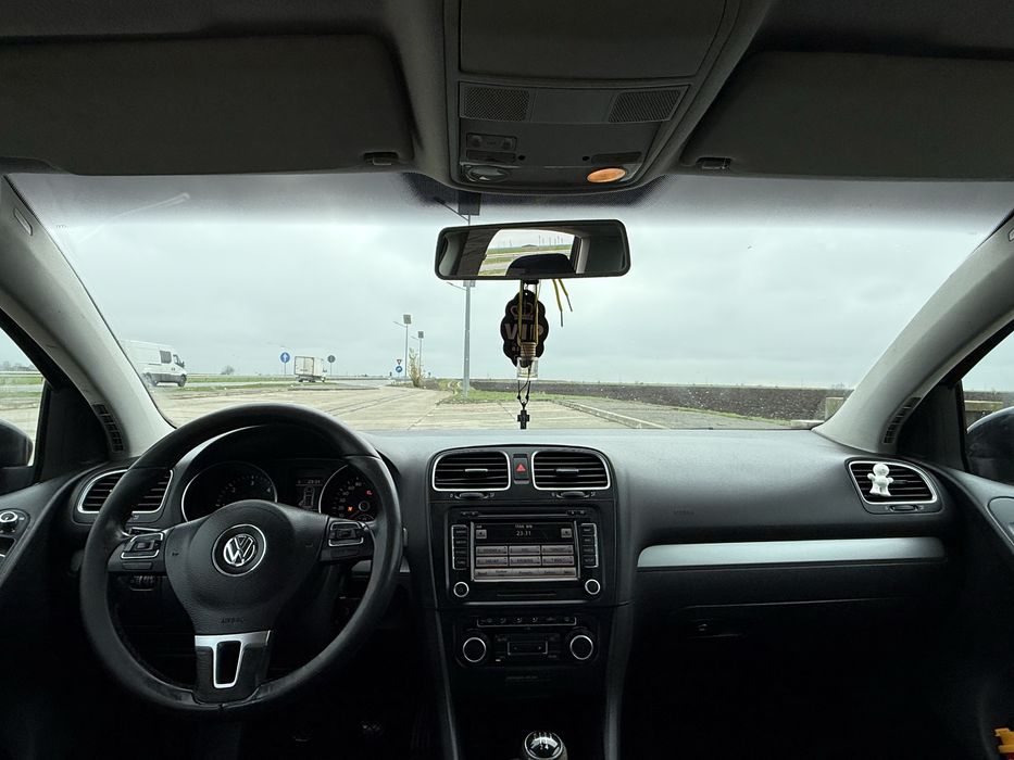 Golf 6 2.0 diesel an 2010,masina ruleaza impecabil pe orice distanta..