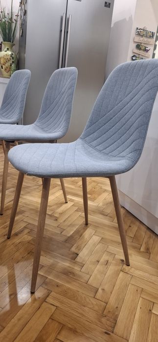 Трапезна маса и столове