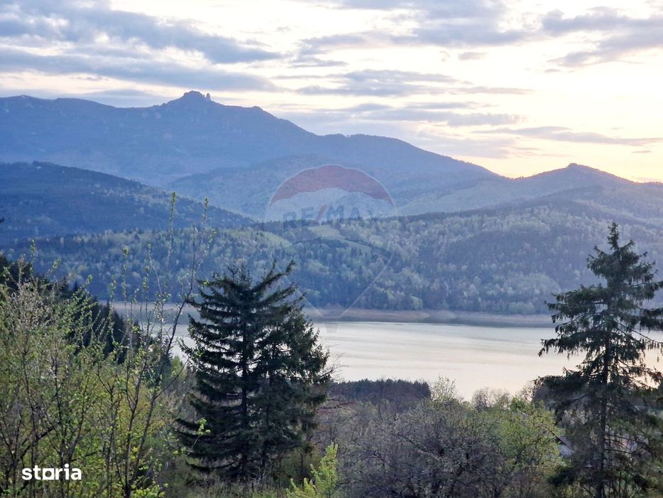 Teren cu vedere la Muntele Ceahlau