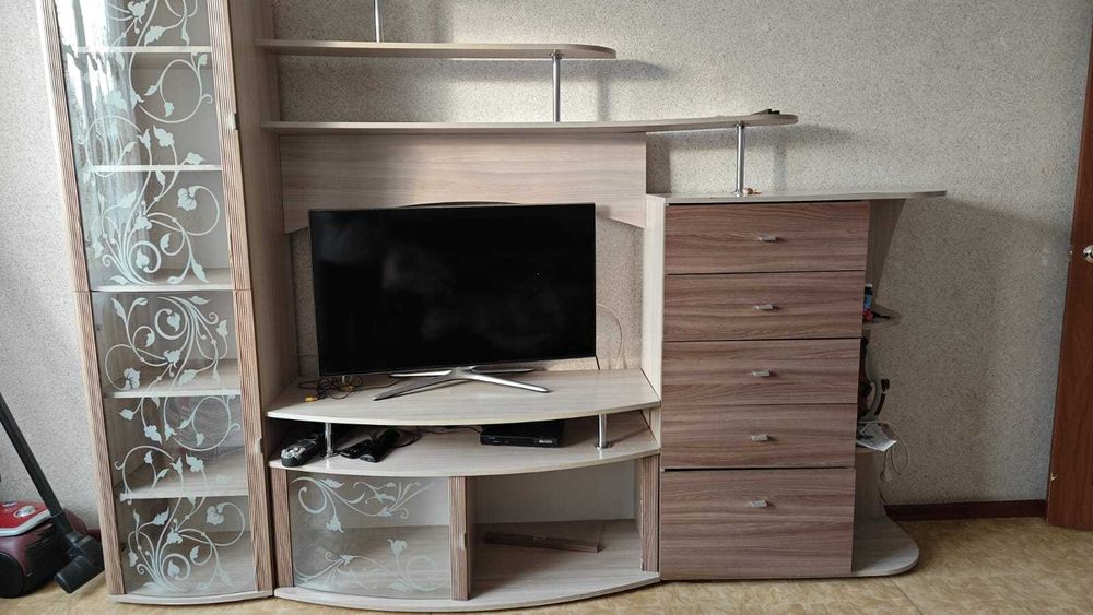 Мини стенка в хорошем состоянии