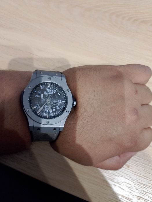 Продам часы Hublot