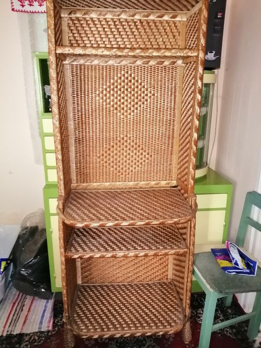 Biblioteca etajera rachita