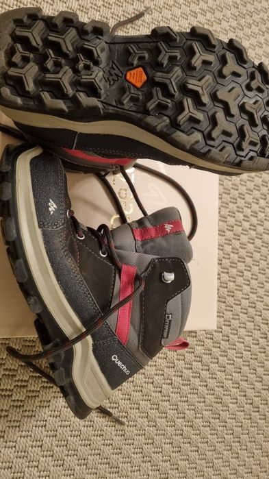 Cadou ghiozdan + vand Ghete impermeabile Decathlon marime 33