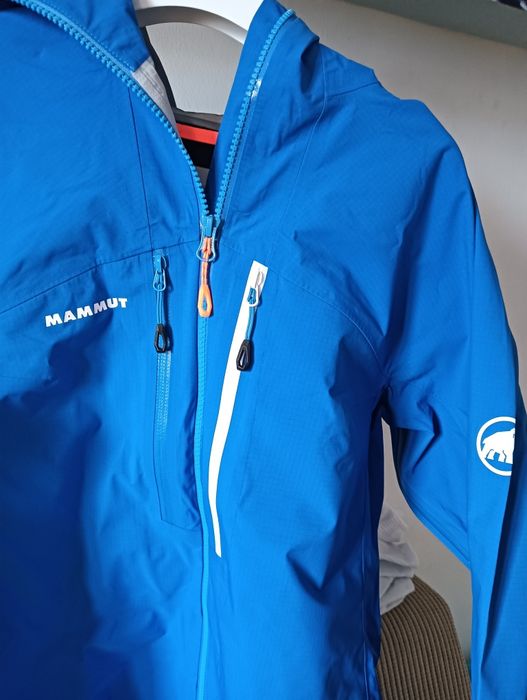 Vând geacă Mammut de femei