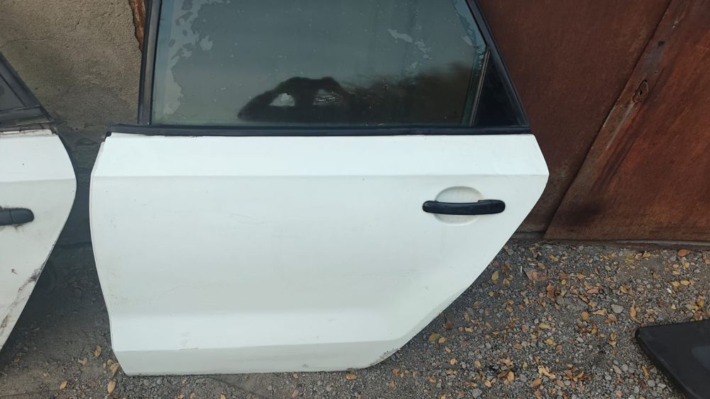 Двери фольксваген поло  левые