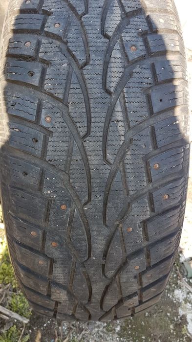 Шины 235/65/17. Летние и зимние.