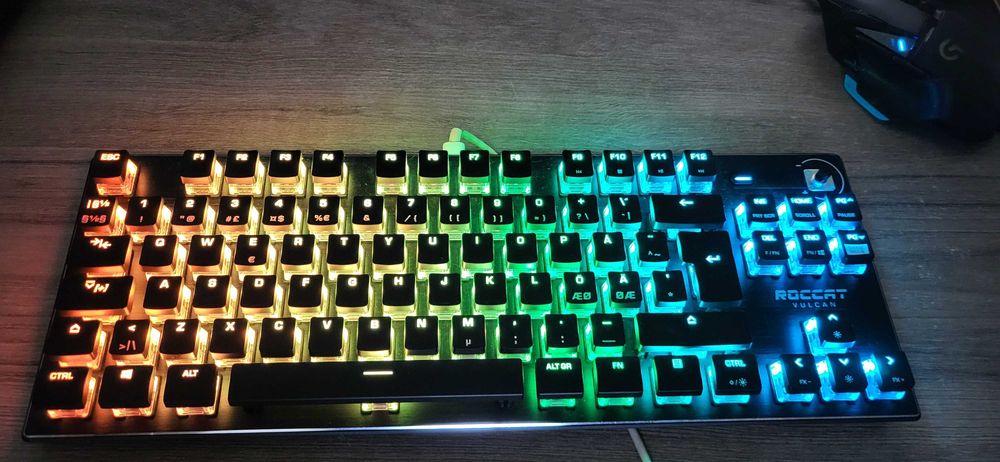 Tastatura Gaming Roccat Vulcan TKL  Aimo Optical Red Switch Mecanica