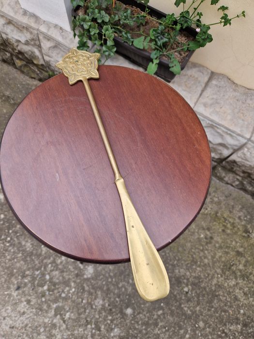 Антикварна английска бронзова обувалка