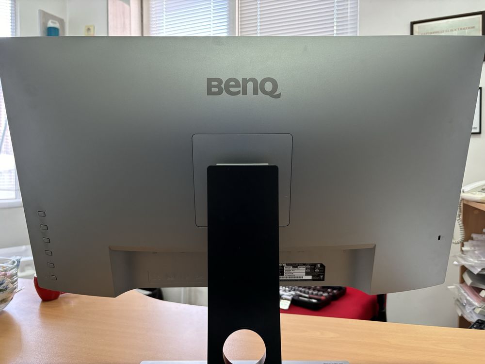 Професионален монитор BenQ EW2770QZ