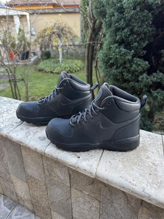 Дамски зимни обувки Nike Manoa Leather