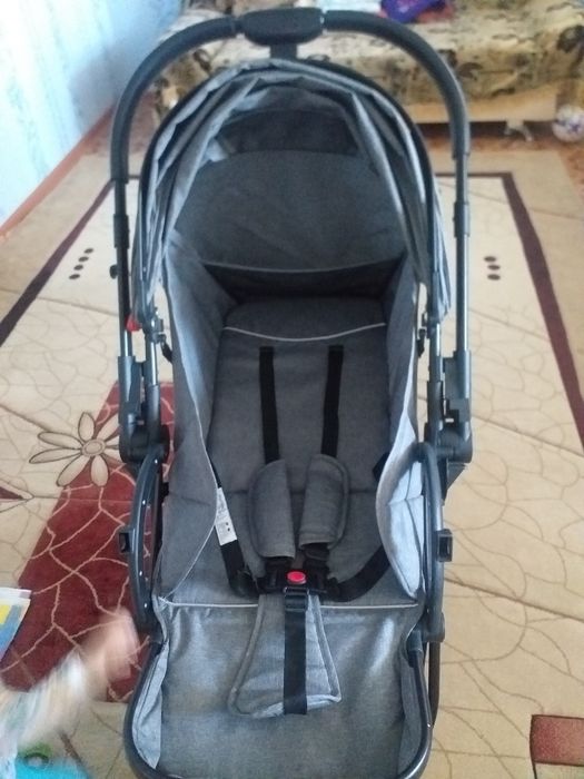 Продам прогулочную коляску в хорошем состоянии