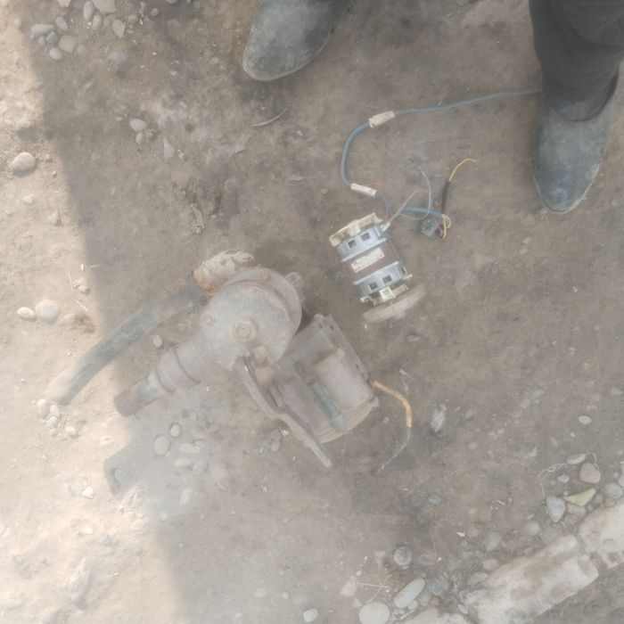 Маторчалар уйда декор ётибди ишлайди иккаласи хам 500000