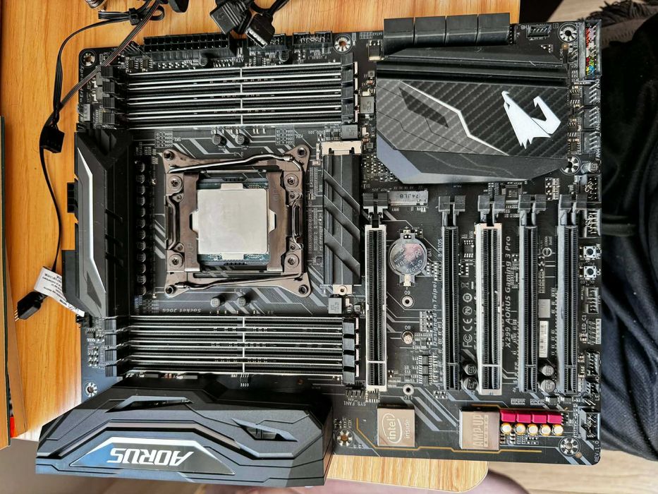 Gigabyte Aorus Gaming 3 Pro X299 + Intel Core i5-7640x + Cooler