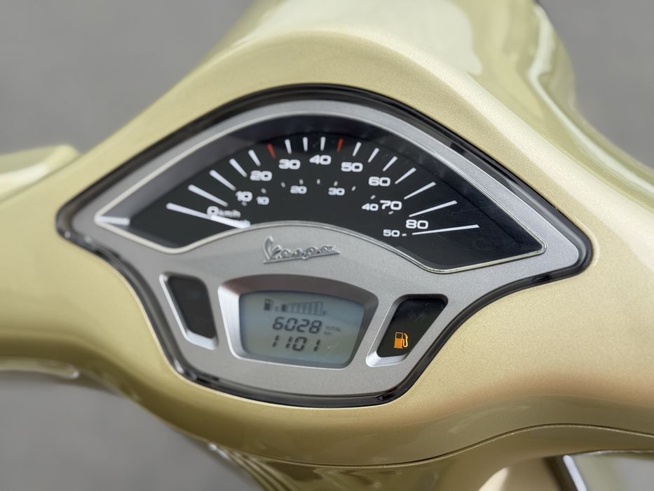 Vespa Primavera 75th Anniversary Edition