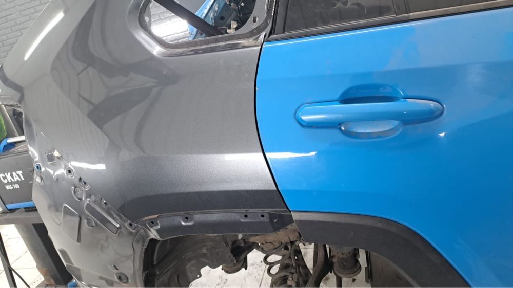 новое заднее правое крыло, оригинал, Toyota rav4 2020 года.