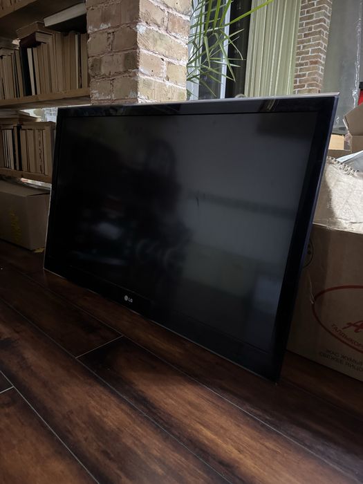Продам телевизор lg