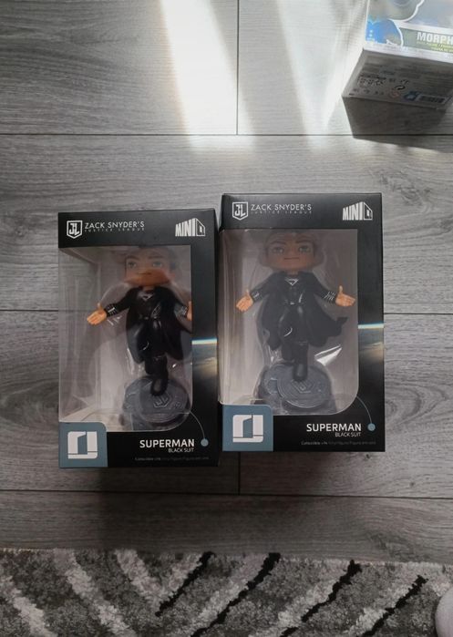 Figurina Superman Black Suit