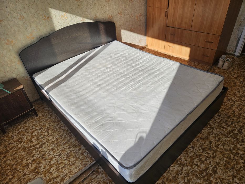 Продам двухспальную кровать 160*200