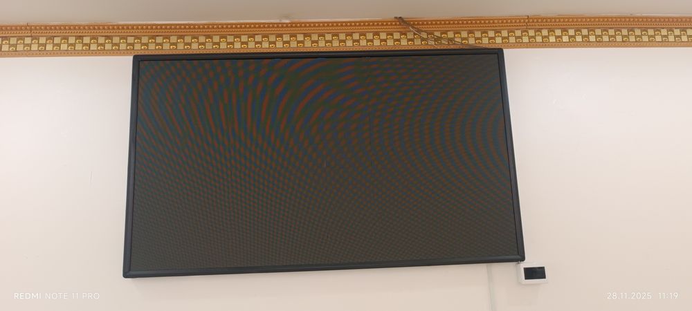 Лэд экран 2.5Р  очень высокого качества.